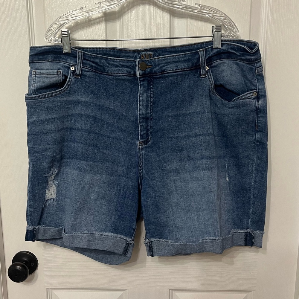 Kut from the Kloth Katy Boyfriend Jean denim Shorts Bermuda length size 22